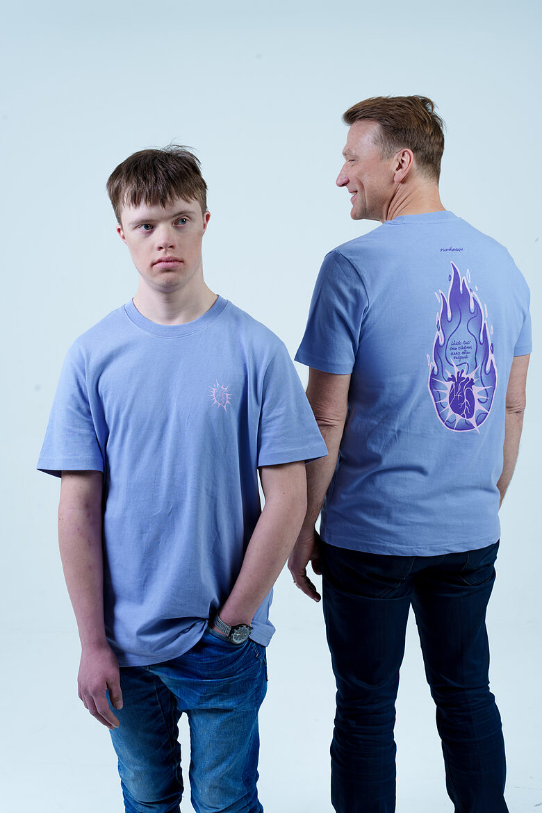 “Läida tuli oma südames” 🔥 unisex T-SÄRK taevasinine
