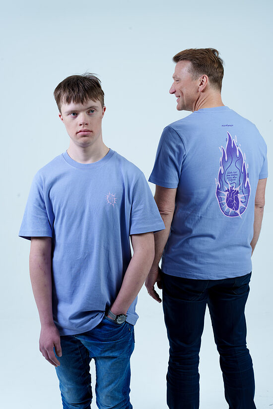 “Läida tuli oma südames” 🔥 unisex T-SÄRK taevasinine